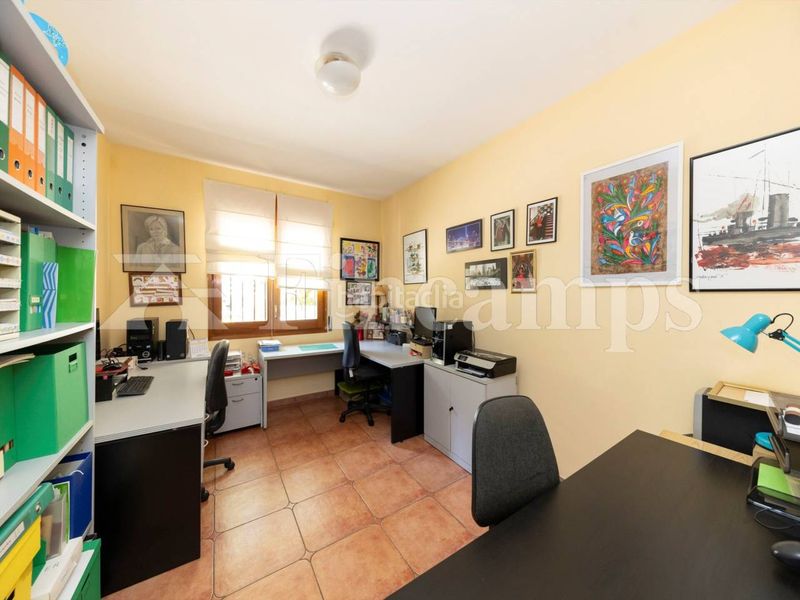 Foto a91b5fe2-f751-4c33-bc63-5a5e6729419b. Casa amb calefacció aparcament piscina a Bellaterra