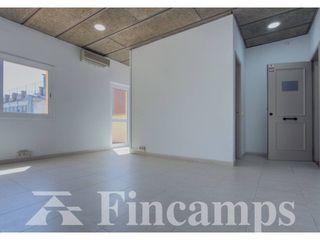Rent Office space in Calle sant joan 39. Oficina en alquiler en centre