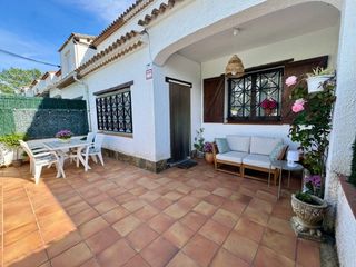 Maison jumelée  Calle ventolà 21. Casa amb molt dencant a platja daro