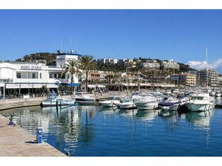 Maison jumelée à Calle ventolà 21. Casa amb molt dencant a platja daro