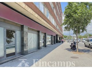 Locale commerciale in Calle Brujas 129