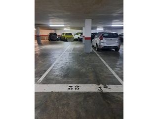 Rent Car parking  Calle montserrat. Parquing en alquiler en centre08201