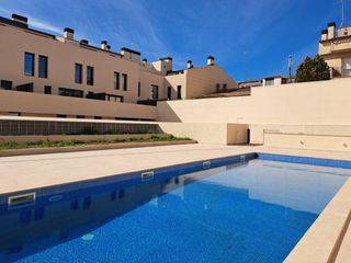 Affitto Appartamento  Calle bosch i cardellach. Piso en alquiler en centre con piscina comunitaria.