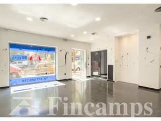 Local Comercial en Calle Sol i Padrís 103