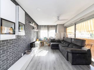 Apartamento  Calle brasil 6. Ampli pis de vpo amb pàrquing i balcó a sabadell