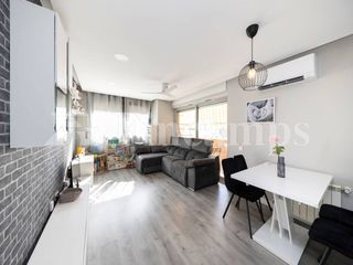 Apartament a Calle brasil 6. Ampli pis de vpo amb pàrquing i balcó a sabadell