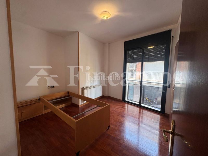 Foto 1fa845ff-eee6-49ea-9285-7e6170a15608. Casa amb calefacció aparcament a Centre Sabadell