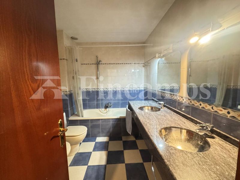 Foto 55a19c12-35a3-430e-92c1-cdb98c694986. Casa amb calefacció aparcament a Centre Sabadell