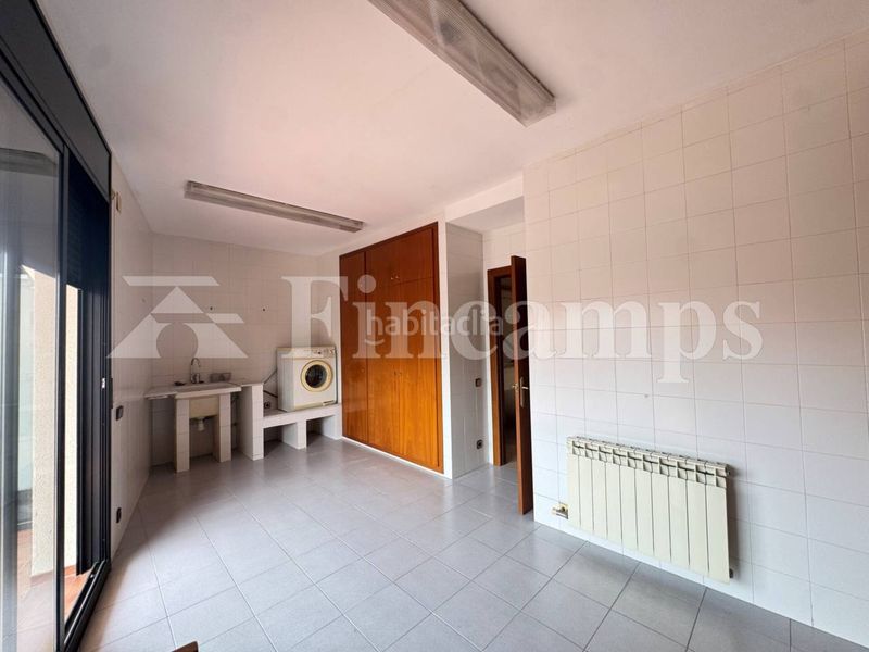 Foto 81f98174-1365-4421-846a-98ae54518d7f. Casa amb calefacció aparcament a Centre Sabadell