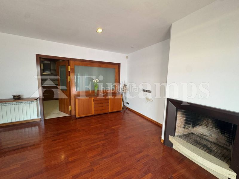 Foto 91b65566-8d73-4571-8091-1cfe5f669ba4. Casa amb calefacció aparcament a Centre Sabadell