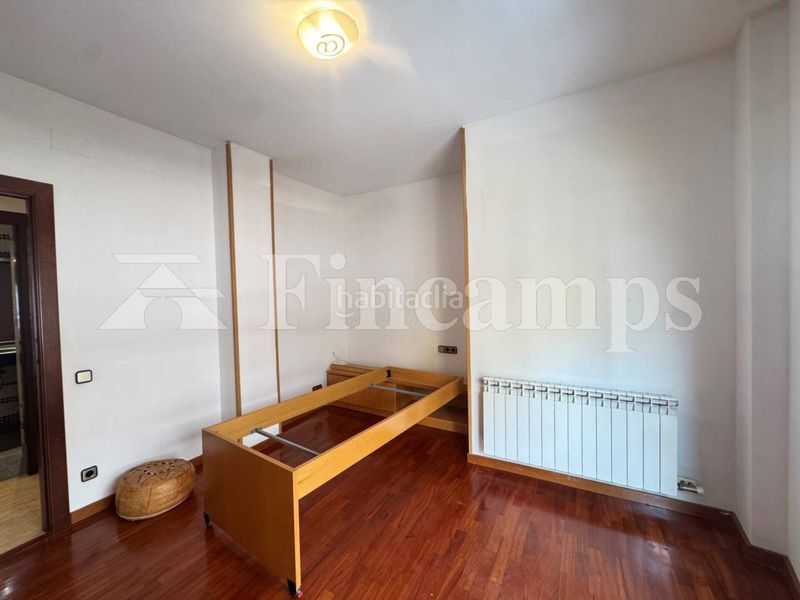 Foto b4cefcdd-cb7e-4d7e-b3c6-b3e989191b0b. Casa amb calefacció aparcament a Centre Sabadell