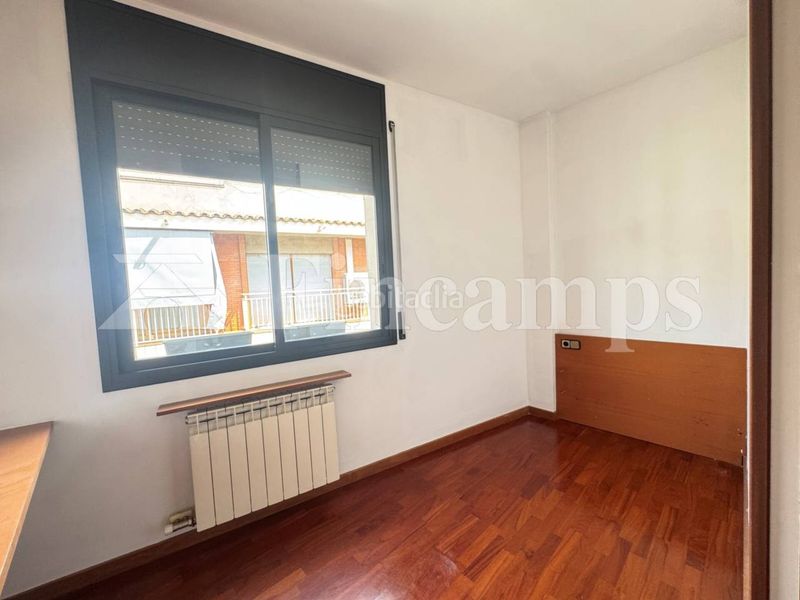 Foto bcde1191-ae5a-4e77-87cf-3e6f9905fa6e. Casa amb calefacció aparcament a Centre Sabadell