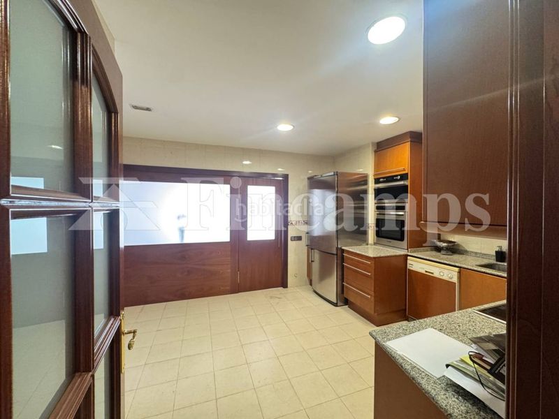 Foto c16c9790-f153-4b60-8cee-a41b51cf52e2. Casa amb calefacció aparcament a Centre Sabadell