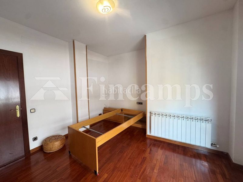 Foto de2eef28-c723-41ac-bf35-68e6d009d042. Casa amb calefacció aparcament a Centre Sabadell