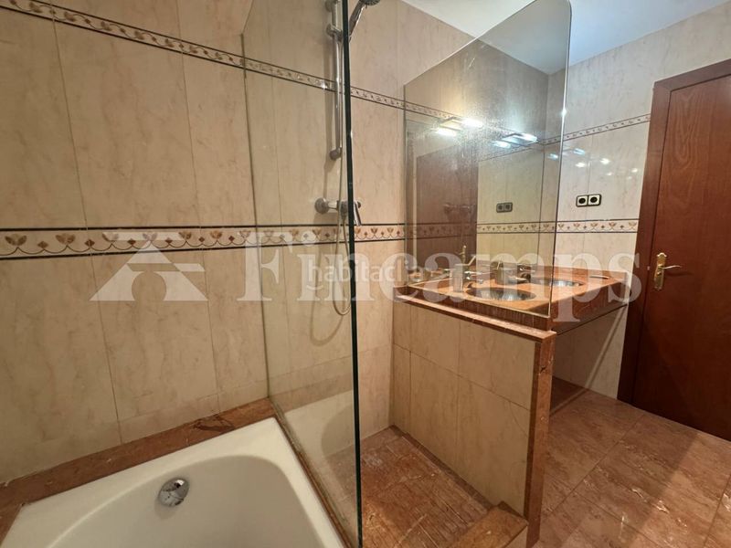 Foto e51a01a4-cabe-4ffd-a019-2136f41fa687. Casa amb calefacció aparcament a Centre Sabadell