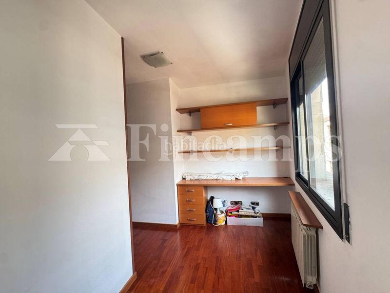 Foto f31a166e-e05f-4d51-a5ce-d39e4cd7acc0. Casa amb calefacció aparcament a Centre Sabadell
