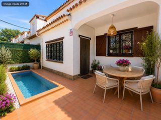 Casa adossada  Calle ventolà 21. Casa amb molt dencant a platja daro
