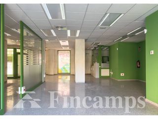 Miete Geschäftsraum in Calle brujas 25. Amplio local de 271 m  en zona cetro de sabadell
