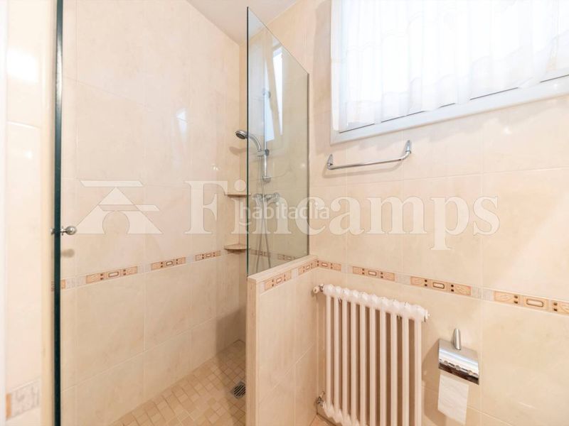 Foto cb047cfd-25a7-400f-a867-e48b37cd1f79. Casa a Centre Sabadell