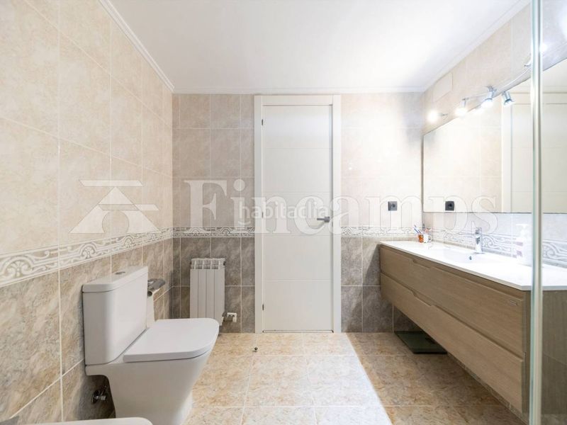 Foto c99088de-e6b2-4217-9f18-22a561ea2c2f. Casa amb calefacció aparcament a Centre Sabadell