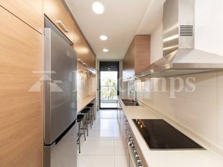 Appartamento  Calle covadonga. Luminoso piso con balcón, vistas abiertas y gran trastero
