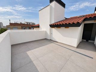 Duplex  Avenida barberà. Àtic dúplex a estrenar amb terrassa a leixample