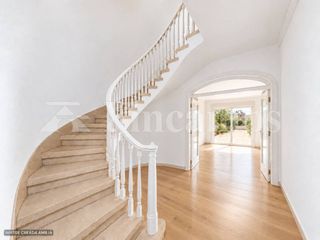 Casa  Calle brutau. Casa amb caràcter, amplitud i un gran pati privat a sabadell
