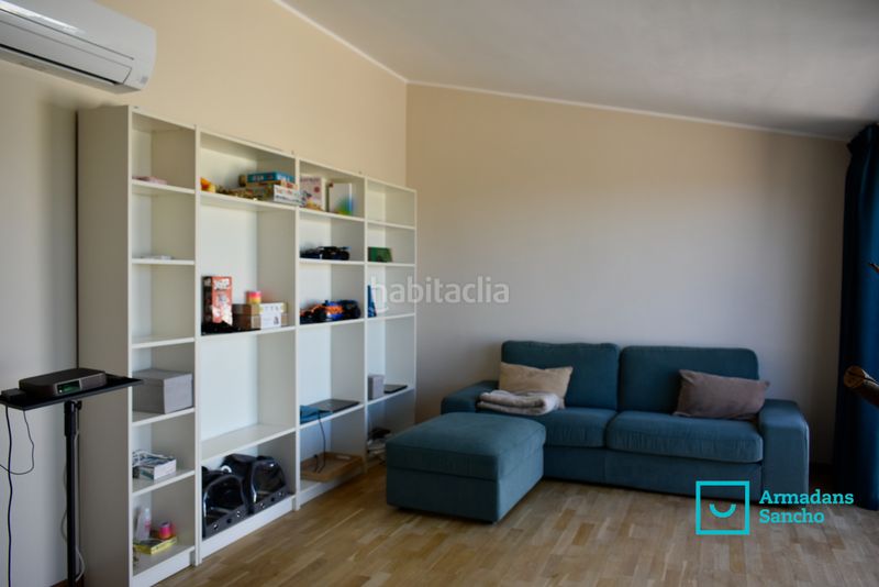 Foto 0672220e-8f44-4b23-87c2-914b96f6b4cd. Casa adossada amb xemeneia calefacció aparcament a Tiana