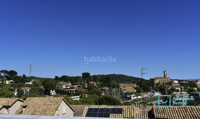 Foto 1bd54083-39f5-4806-a637-bbe4d9eac380. Casa adossada amb xemeneia calefacció aparcament a Tiana