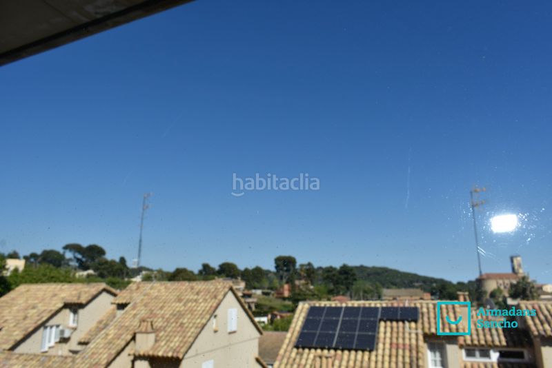 Foto 39f00ccf-08d9-412d-a51f-9261e7a5e0c2. Casa adossada amb xemeneia calefacció aparcament a Tiana