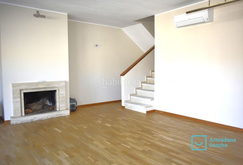 Foto 58824c6a-3931-4f1d-b614-5498b9e7713c. Casa adossada amb xemeneia calefacció aparcament a Tiana