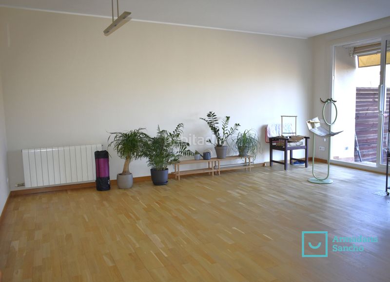 Foto 7280834c-79e6-4224-bfcf-3e0bc2f497ca. Casa adossada amb xemeneia calefacció aparcament a Tiana