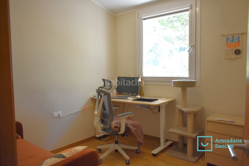 Foto 82f8c4e0-a8f5-4eb3-b5cc-a0e67fc3e93f. Casa adossada amb xemeneia calefacció aparcament a Tiana