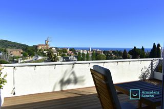 Casa adossada  Carrer francesc curet. Casa adosada  cerca del centro