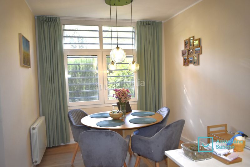 Foto 8b94a1a9-9d00-4975-b3a8-b6c1a78f6407. Casa adossada amb xemeneia calefacció aparcament a Tiana