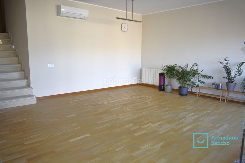 Foto 9bce5529-2ac6-4b96-9a6e-a8d6139c64c1. Casa adossada amb xemeneia calefacció aparcament a Tiana