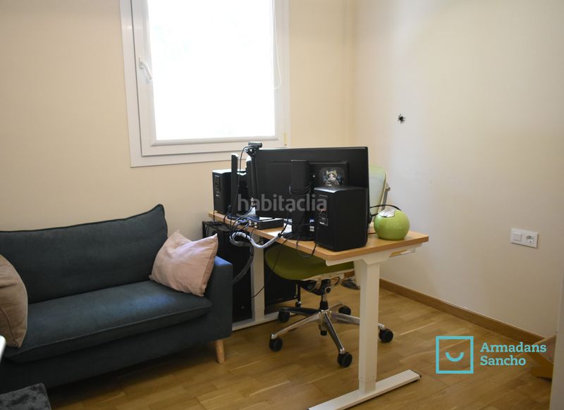 Foto a0b57c8a-535d-4e1d-807a-766b52338f5b. Casa adossada amb xemeneia calefacció aparcament a Tiana