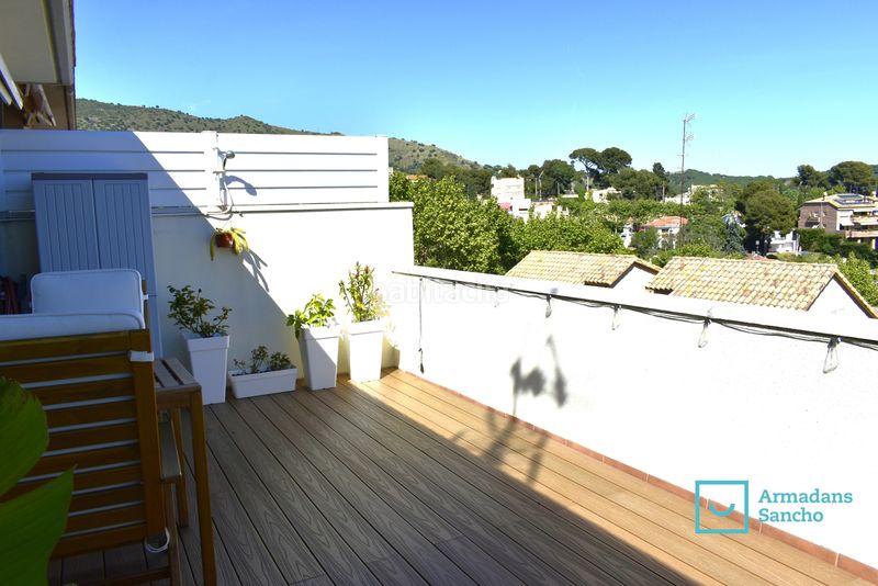 Foto a86382f0-2e3e-49b7-a7b9-c6afe2be5dca. Casa adossada amb xemeneia calefacció aparcament a Tiana