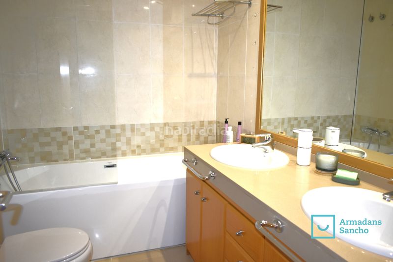 Foto ae8fe746-eae4-442d-89eb-9097575c1e53. Casa adossada amb xemeneia calefacció aparcament a Tiana