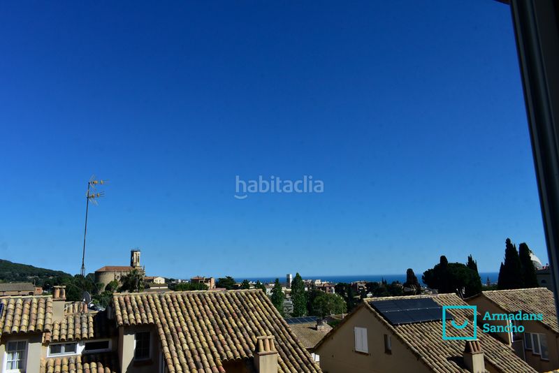 Foto c15c771c-c940-4b52-9b76-5081b9daed21. Casa adossada amb xemeneia calefacció aparcament a Tiana