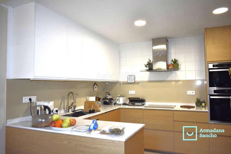 Foto cd52e8b5-d042-499b-98d0-937e71b25c0b. Casa adossada amb xemeneia calefacció aparcament a Tiana