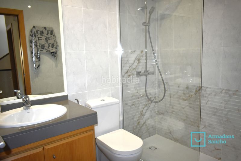 Foto d02e1e9e-7d4a-40c0-872b-e4e48b5bca36. Casa adossada amb xemeneia calefacció aparcament a Tiana