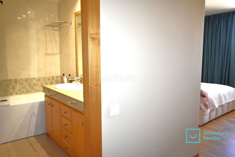 Foto eaa3b19a-c447-44c0-bd82-beb34aaa2baa. Casa adossada amb xemeneia calefacció aparcament a Tiana