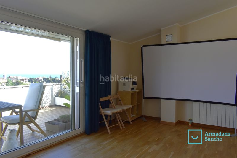 Foto f5441a7c-3e0a-4c13-b3fd-b67d6b0e2772. Casa adossada amb xemeneia calefacció aparcament a Tiana