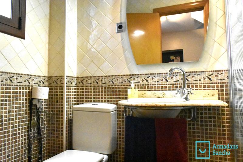 Foto 0de140d4-e783-47cf-9b24-ea08bc74d5c9. Casa bifamiliare con camino riscaldamento parcheggio in Tiana