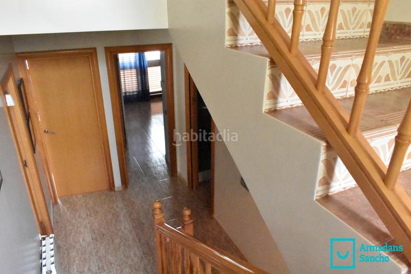 Foto 32624f5e-d595-4f90-b548-e41989f68e74. Casa bifamiliare con camino riscaldamento parcheggio in Tiana