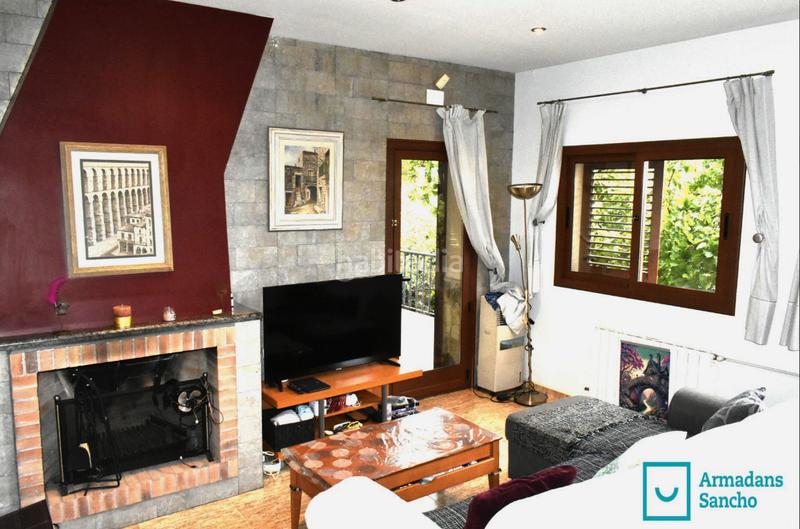 Foto 568e3319-f5a3-4a99-b64e-f6a4f5eba391. Casa bifamiliare con camino riscaldamento parcheggio in Tiana