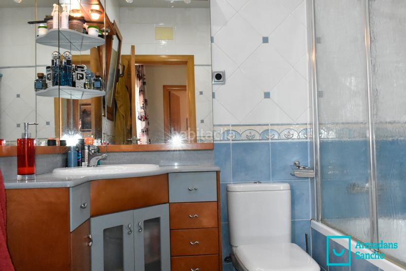 Foto 9c584fca-338d-4be9-a227-836d2870f193. Casa bifamiliare con camino riscaldamento parcheggio in Tiana