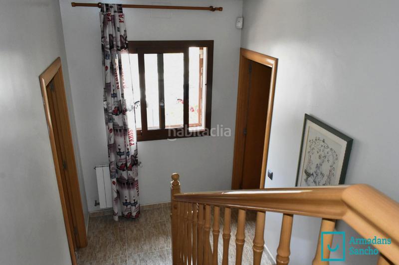 Foto acaa3f2e-b7d1-4c16-b259-840b22ebdd92. Casa bifamiliare con camino riscaldamento parcheggio in Tiana