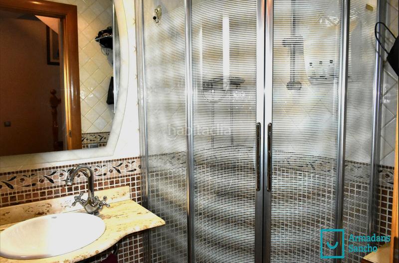 Foto cef95a55-dd0b-48cc-991f-5ba2aebe9281. Casa bifamiliare con camino riscaldamento parcheggio in Tiana